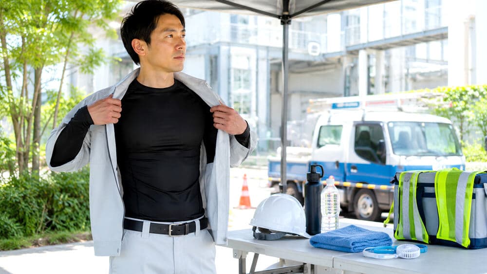 屋外作業の暑さ対策は服装から